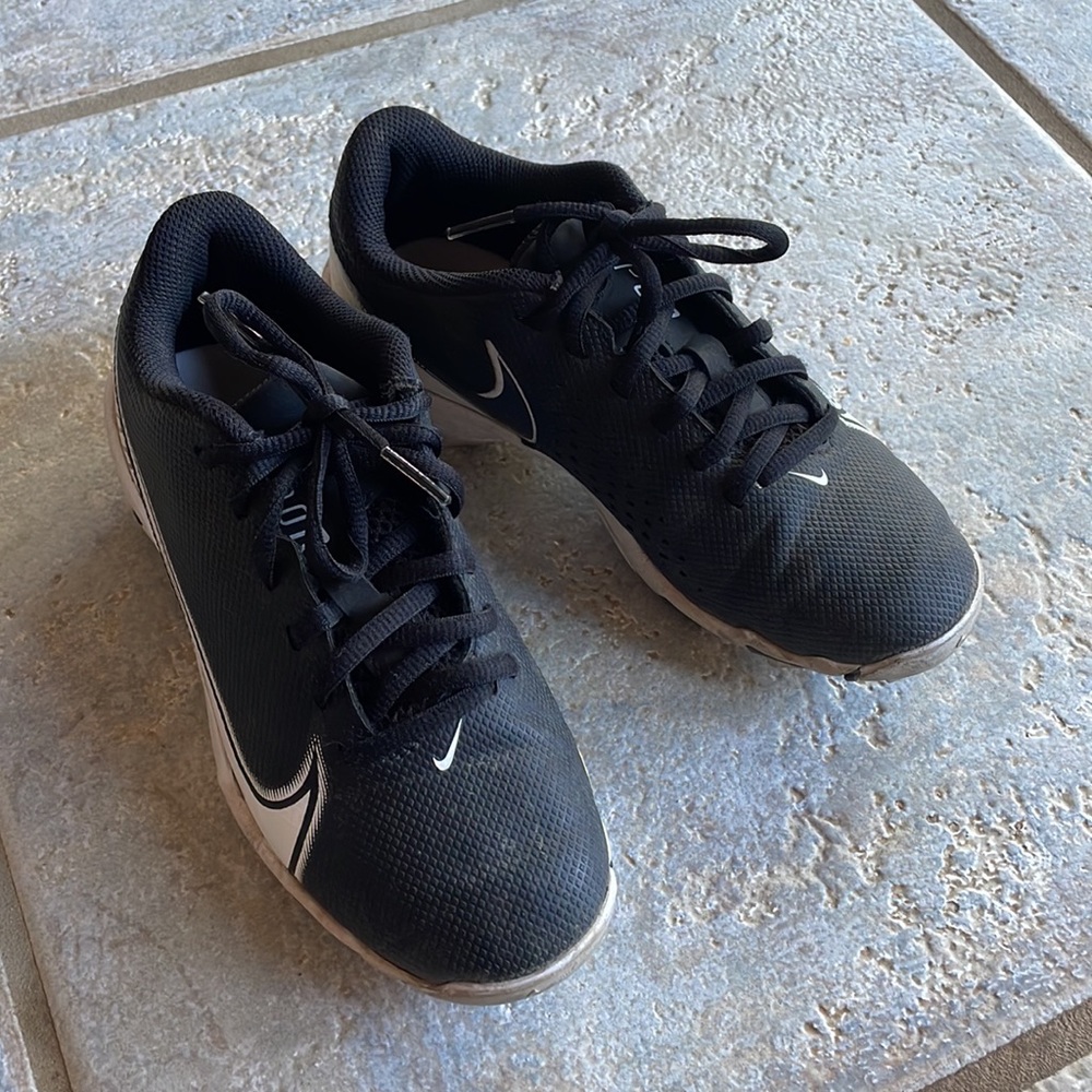 Nike Kids’ Size 2.5 baseball cleats ⚾️